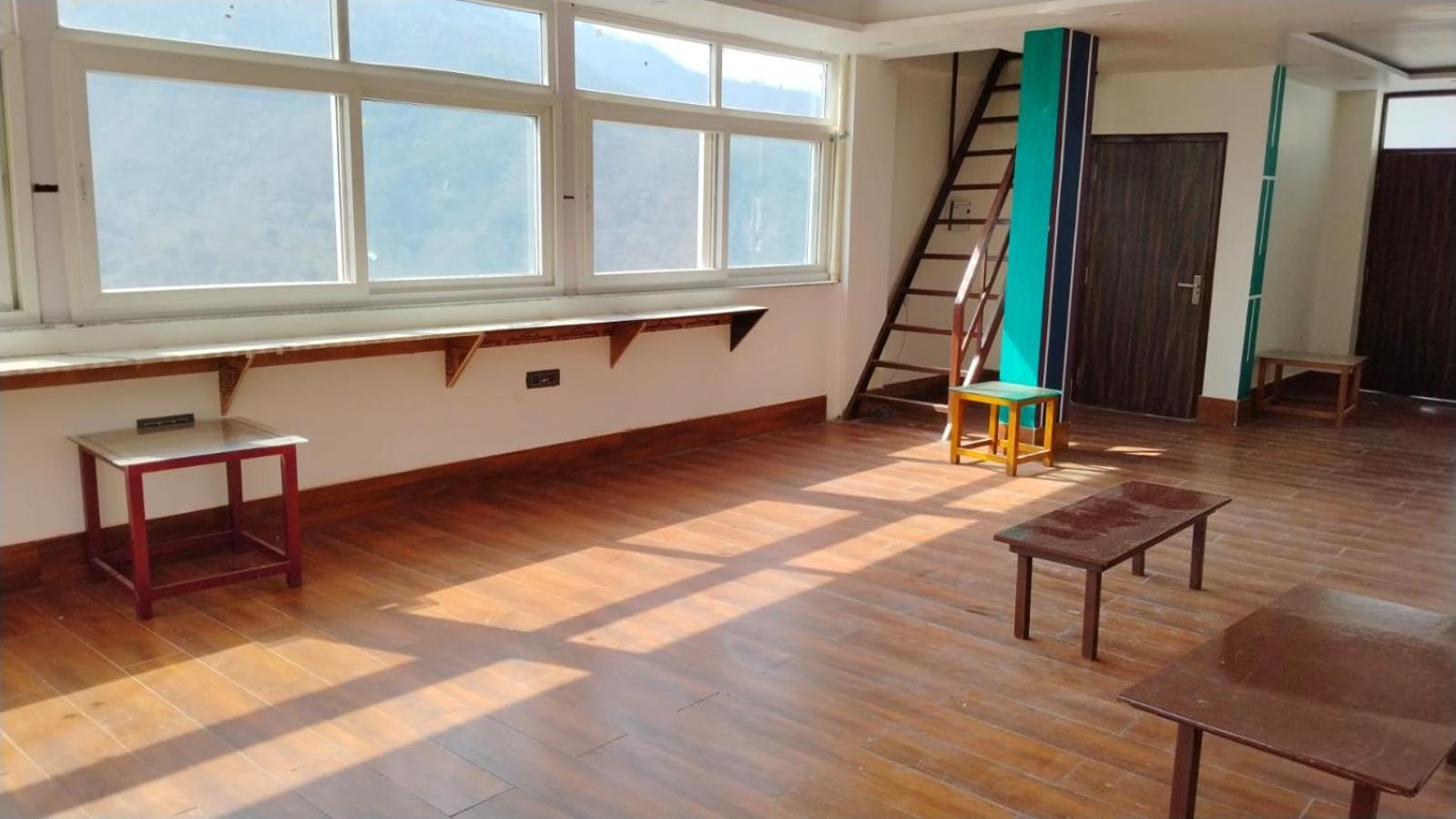 Bonfire Hostels Rishīkesh Zewnętrze zdjęcie