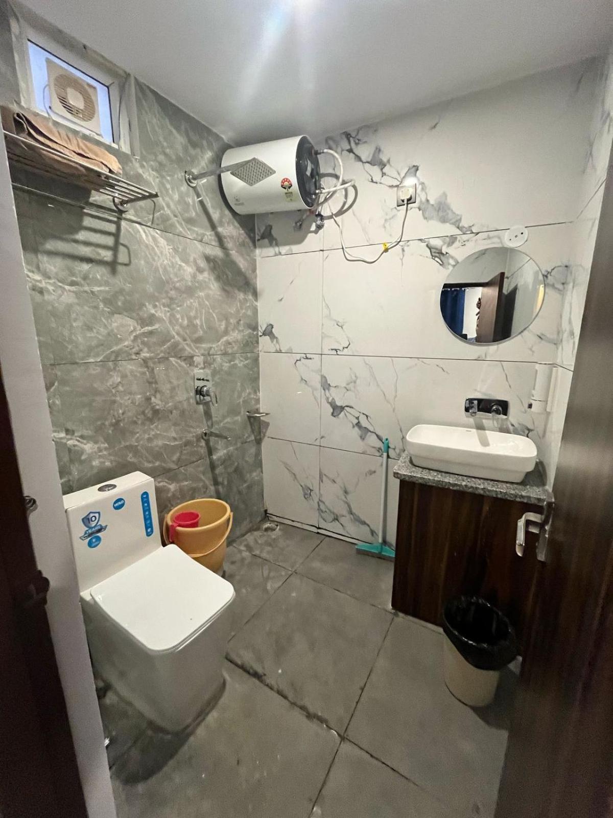 Bonfire Hostels Rishīkesh Zewnętrze zdjęcie