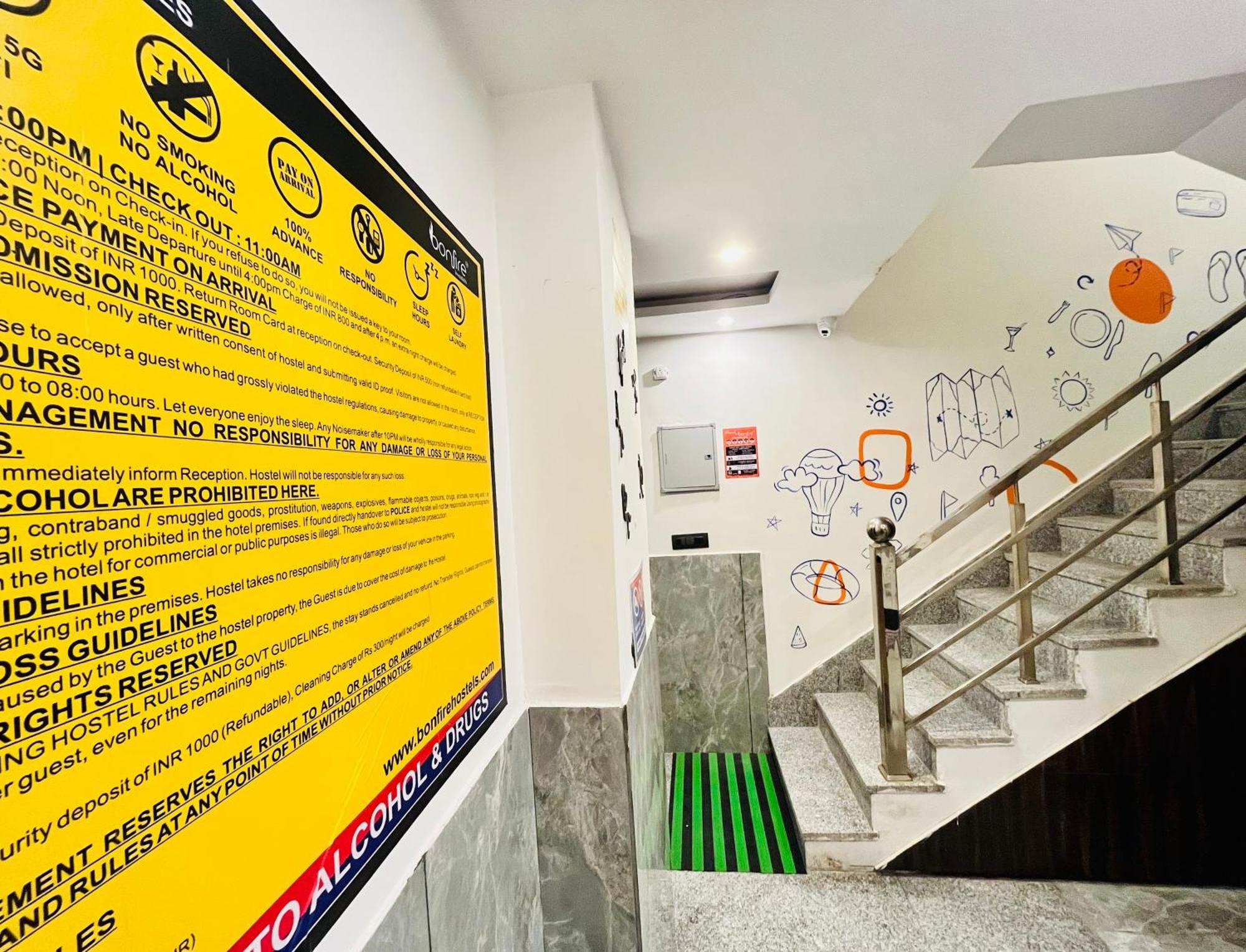 Bonfire Hostels Rishīkesh Zewnętrze zdjęcie