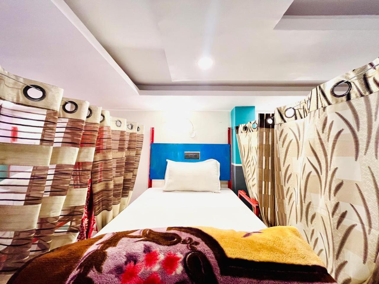 Bonfire Hostels Rishīkesh Zewnętrze zdjęcie