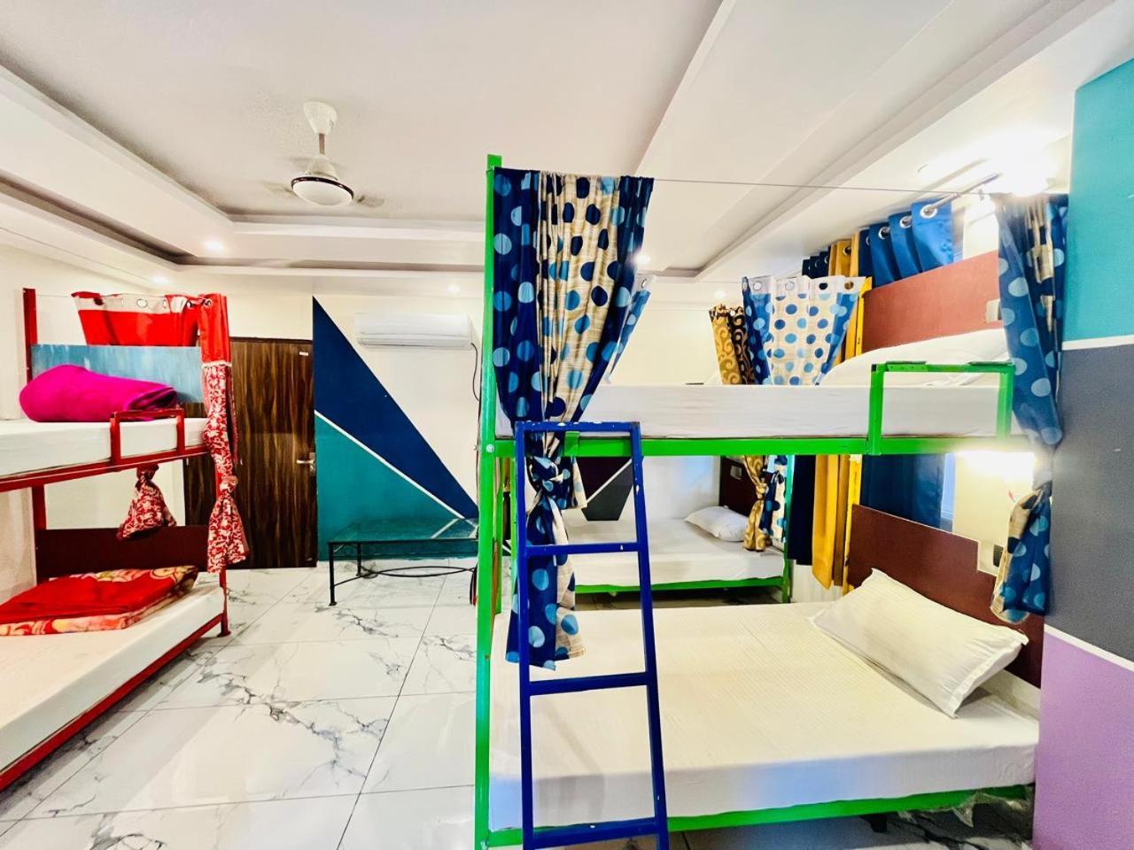 Bonfire Hostels Rishīkesh Zewnętrze zdjęcie