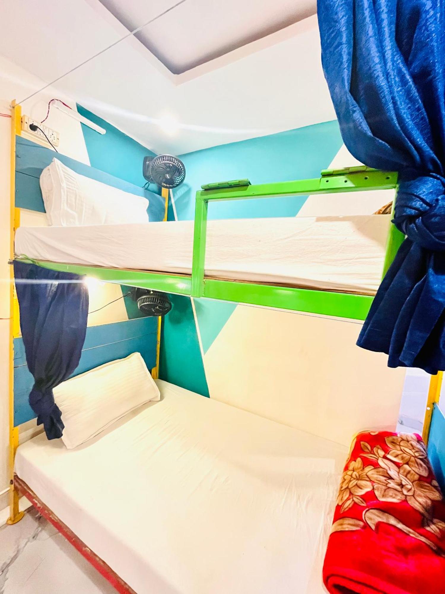 Bonfire Hostels Rishīkesh Zewnętrze zdjęcie